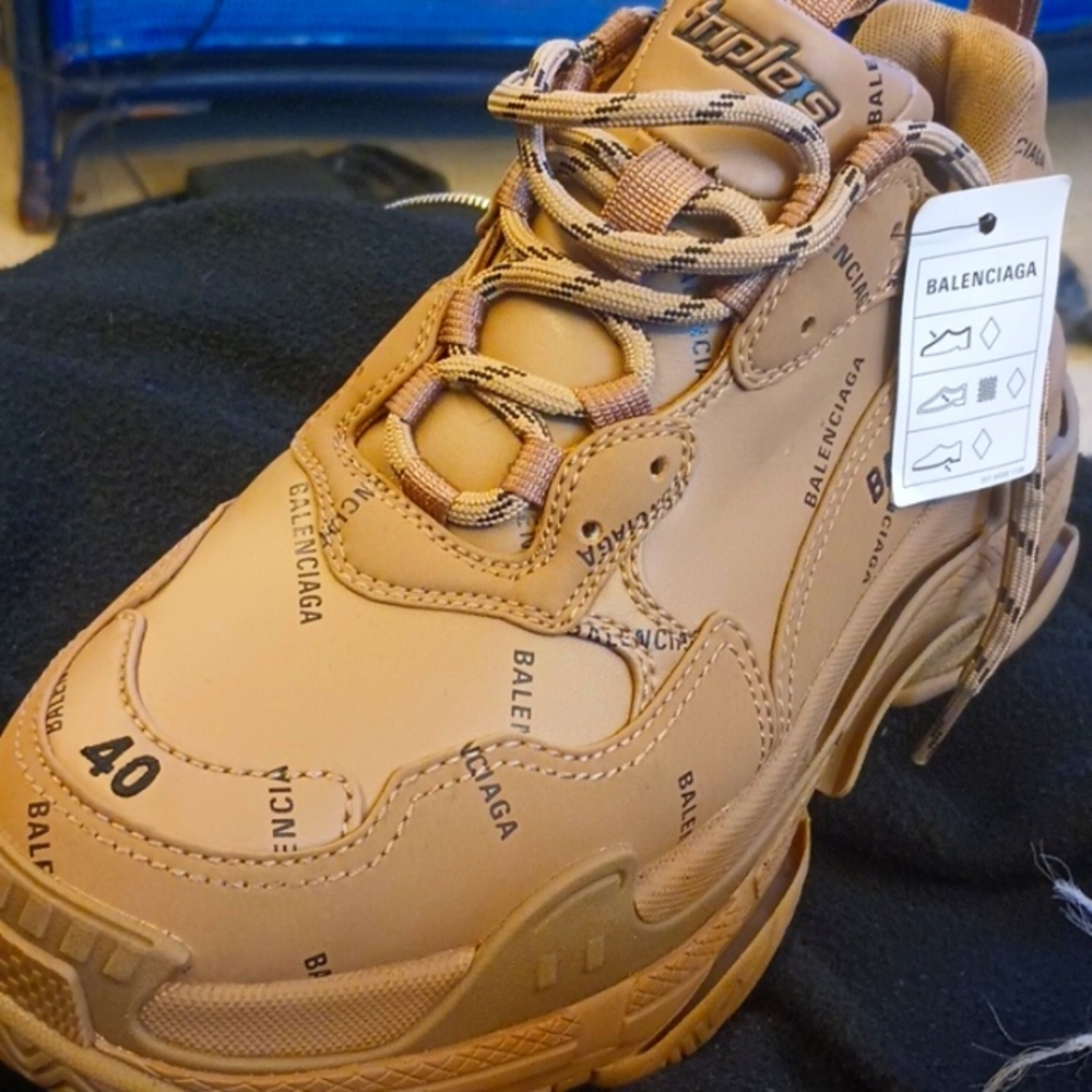 Balenciagas triple s shoes